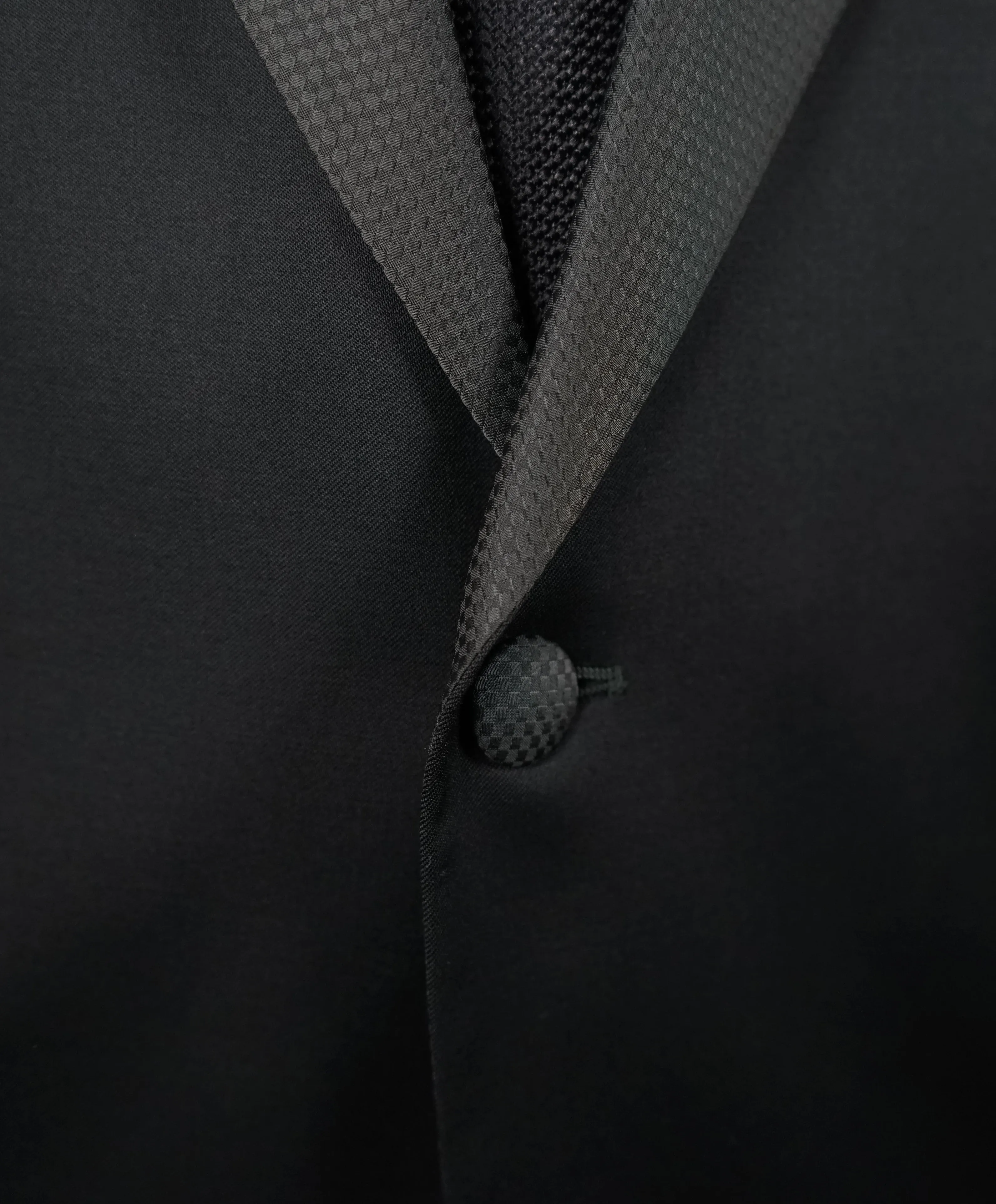 ARMANI COLLEZIONI - “S Line” Slim Black Honeycomb Geometric lapel Suit - 46R