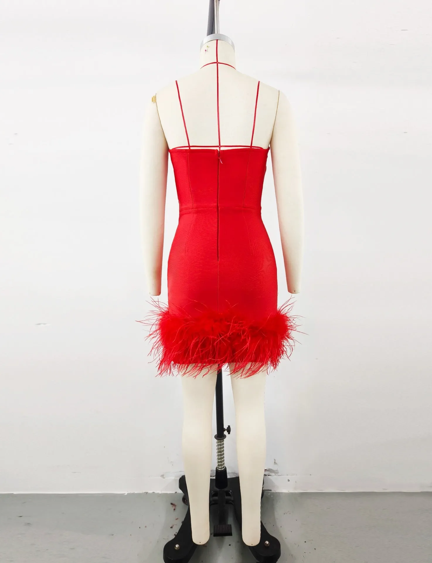 Deep V tube top ostrich feather hip-wrapped mini dress red