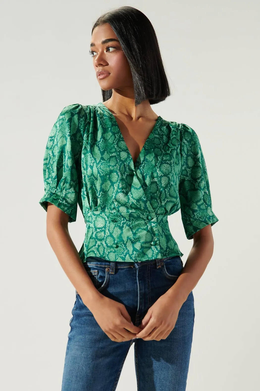 Gwendolyn Snake Print Puff Sleeve Peplum Blouse: GreenMulti