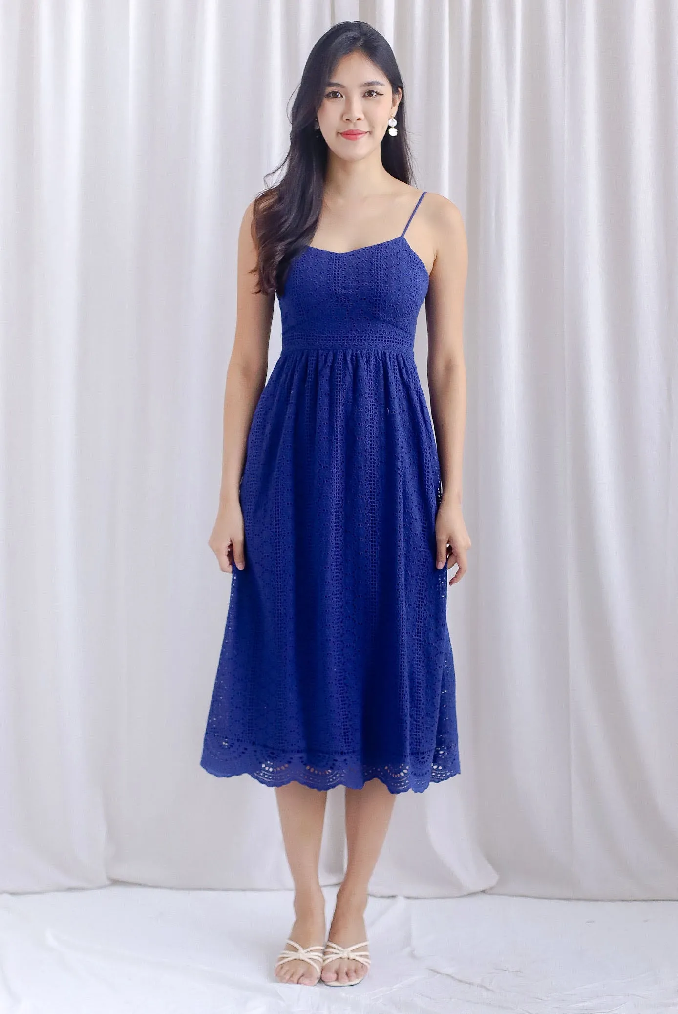 Jasmine Eyelet Spag Midi Dress In Navy Blue