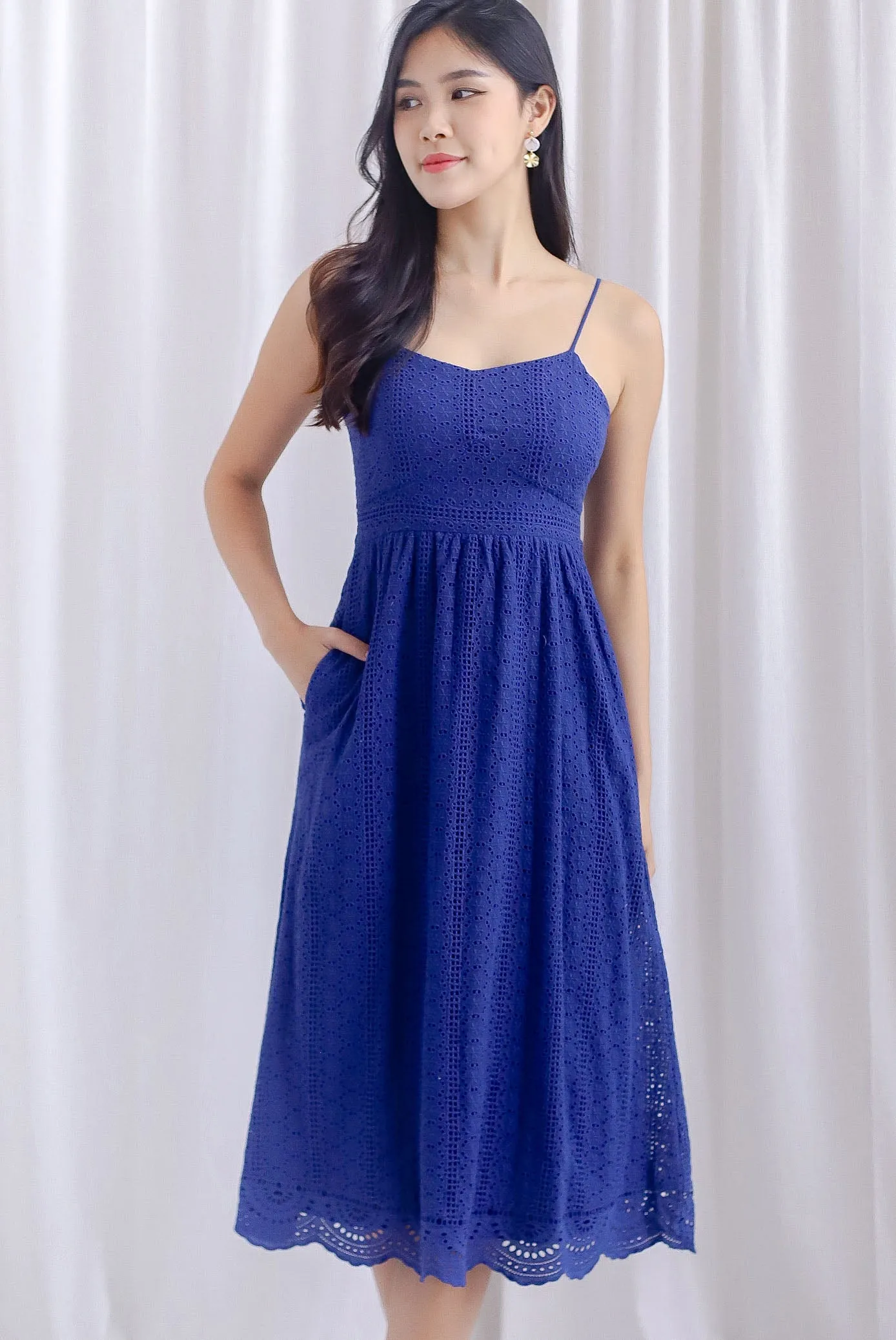 Jasmine Eyelet Spag Midi Dress In Navy Blue