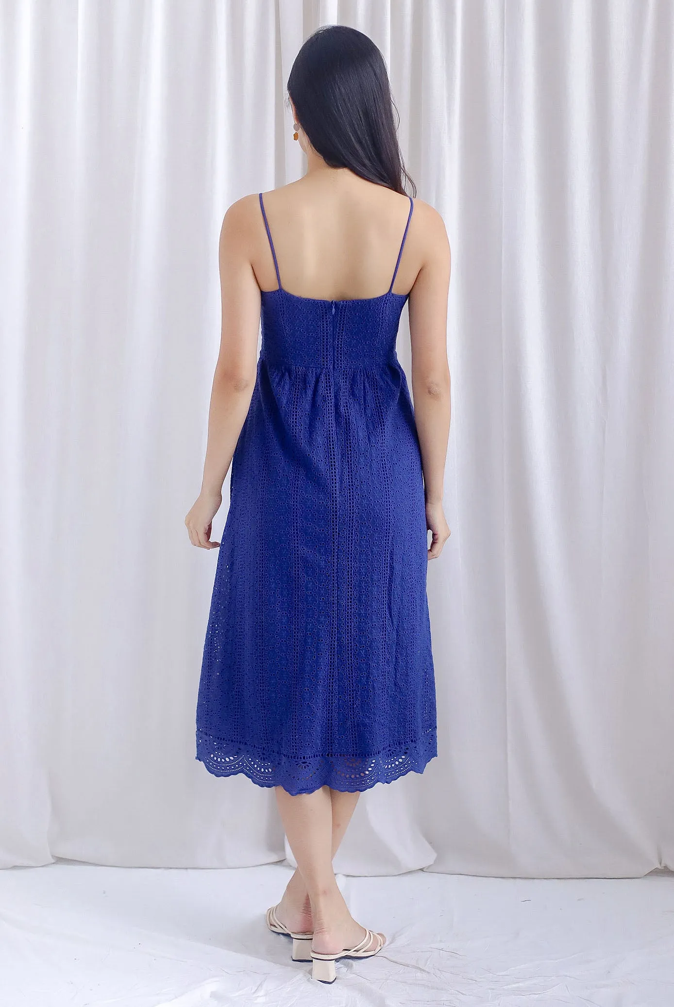 Jasmine Eyelet Spag Midi Dress In Navy Blue