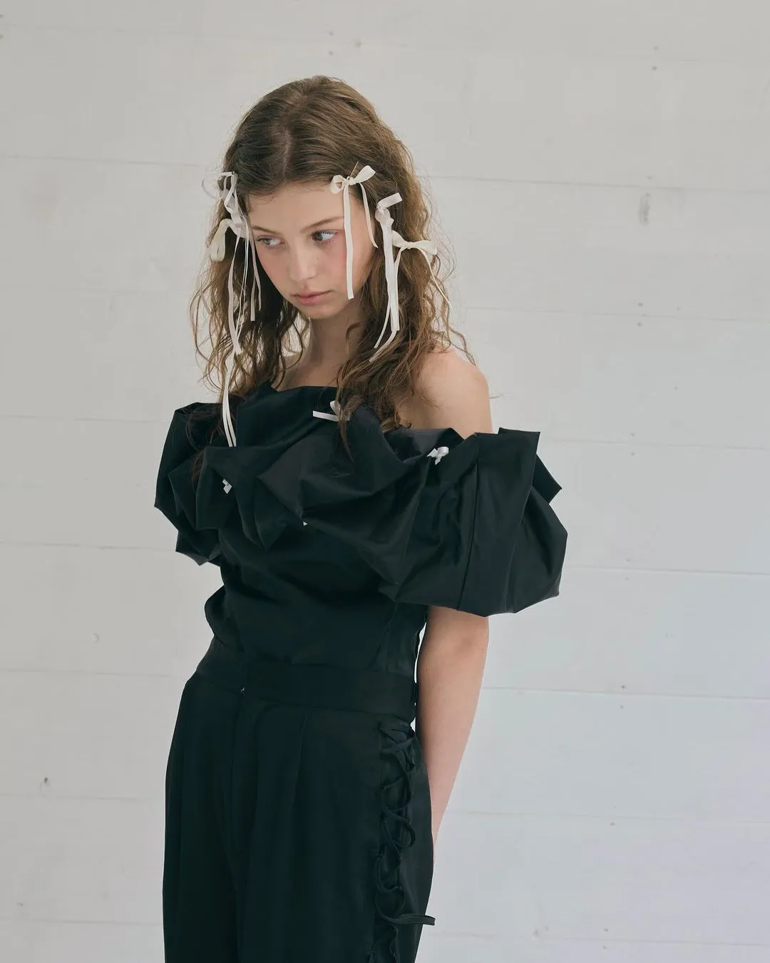 Mini Ribbon Off-shoulder Volume Tops