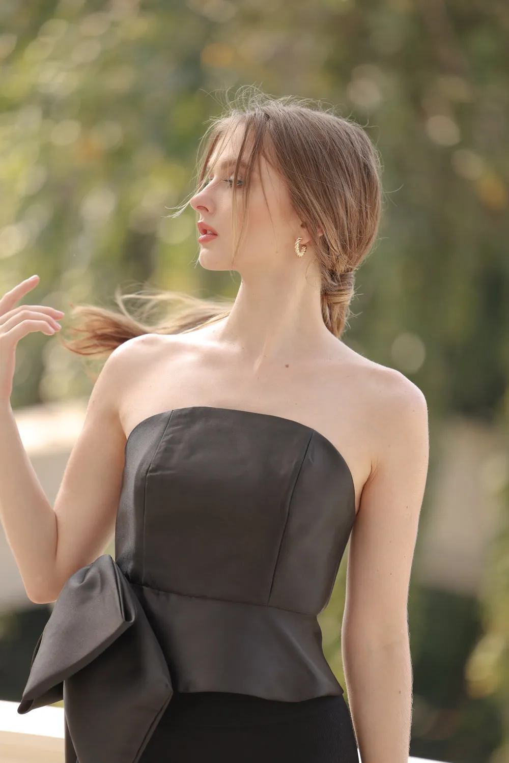 ROSARIO TOP Strapless Curved Neckline Top with Side Bow (Black Gazaar)