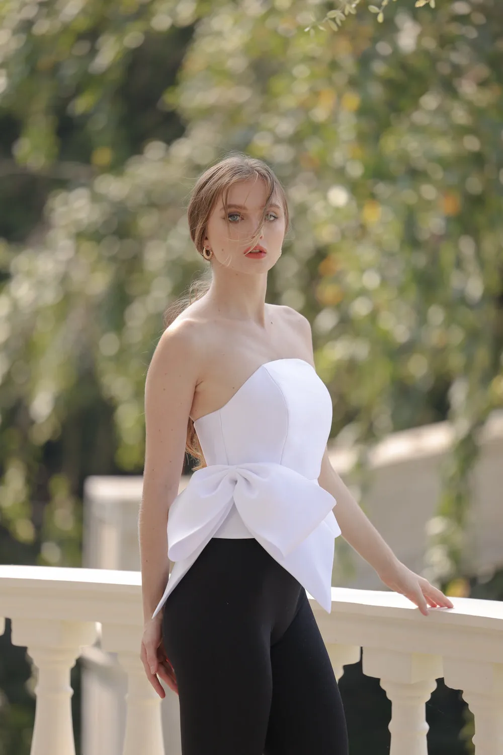 ROSARIO TOP Strapless Curved Neckline Top with Side Bow (White Gazaar)