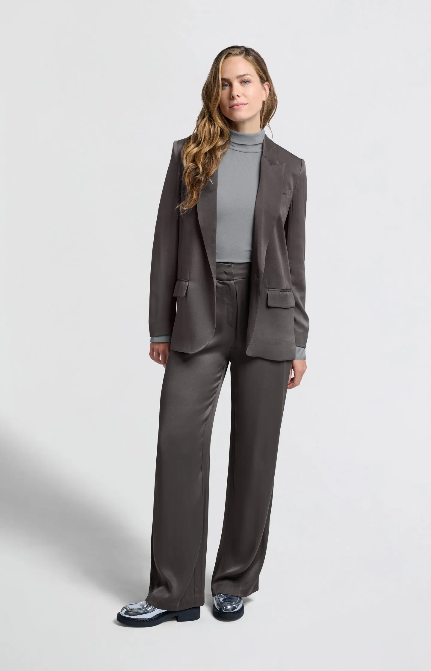 Satin blazer with long sleeves and classic collar
