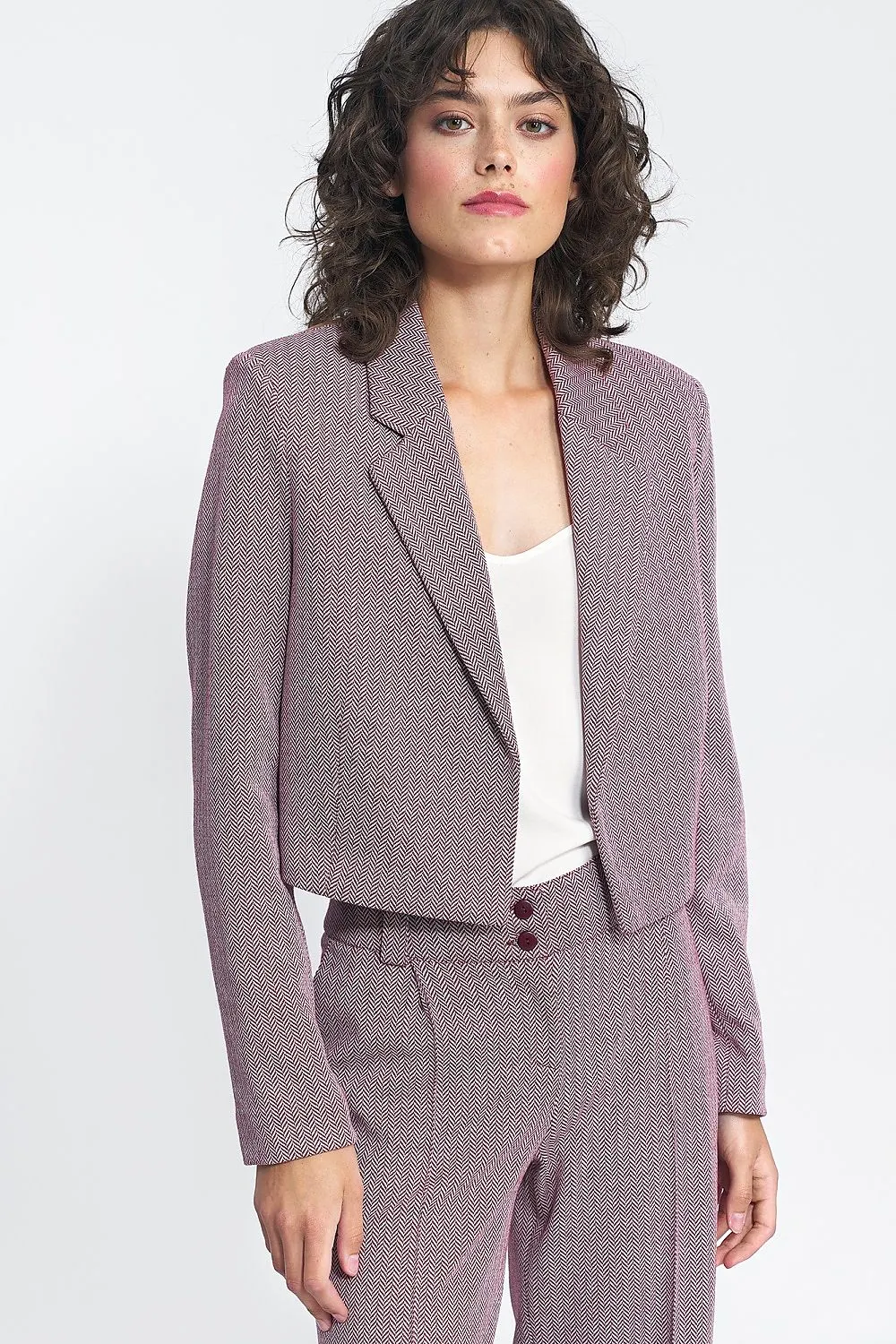 Tailored Fitted Jacket with Versatile Cut