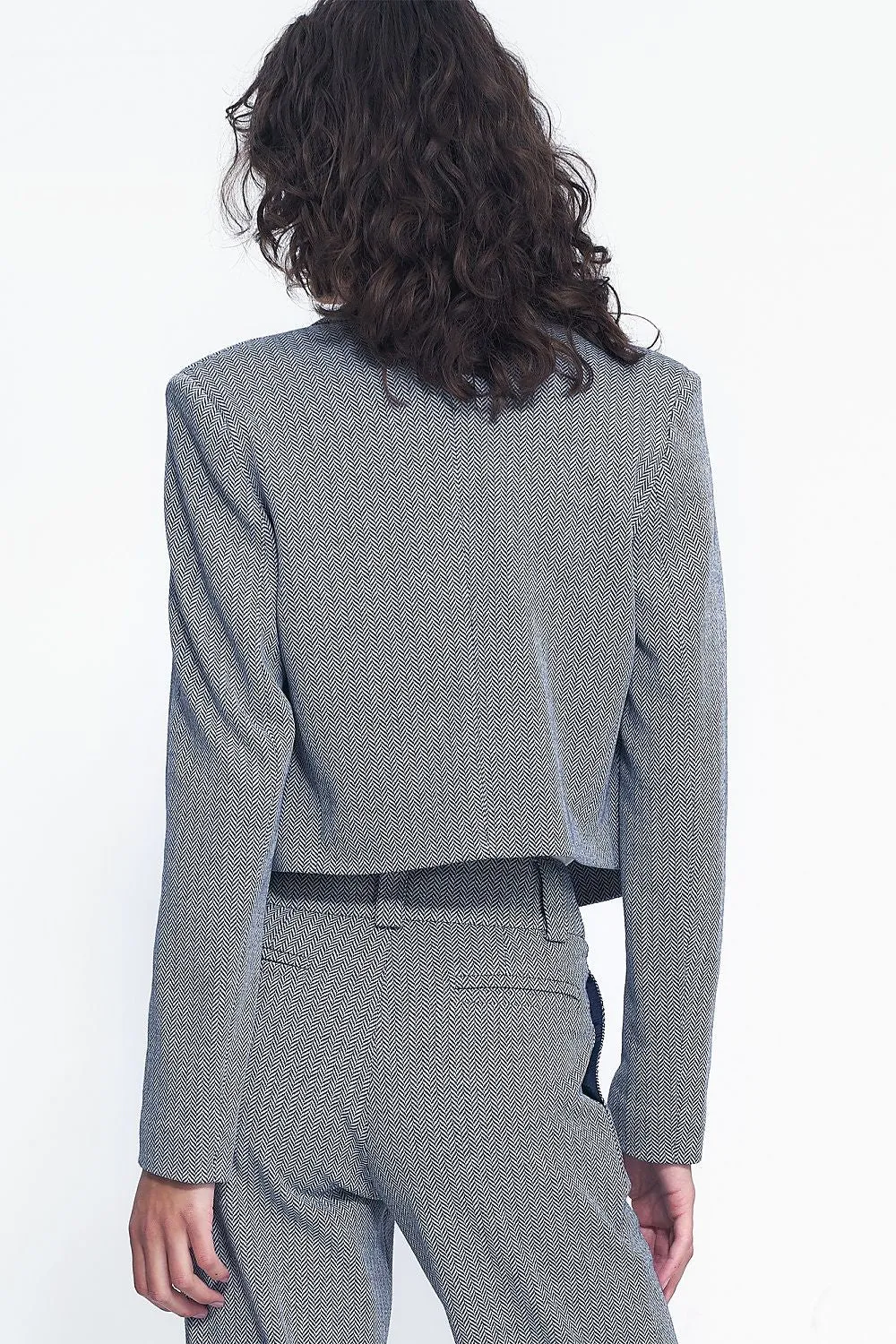 Tailored Fitted Jacket with Versatile Cut