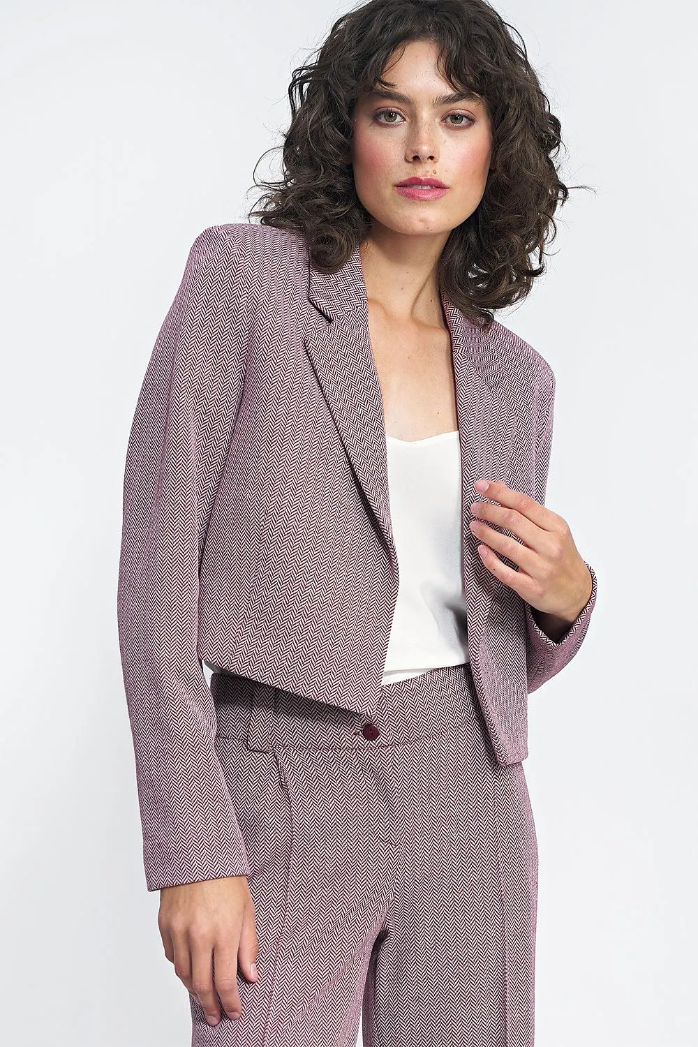 Tailored Fitted Jacket with Versatile Cut