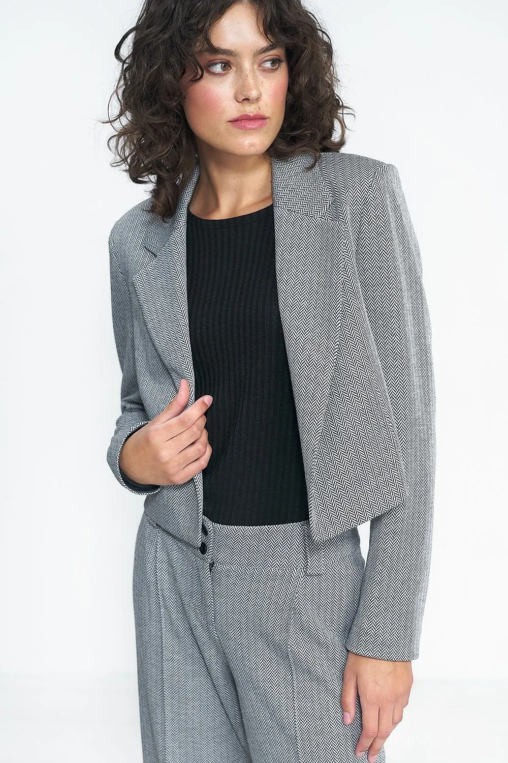 Tailored Fitted Jacket with Versatile Cut
