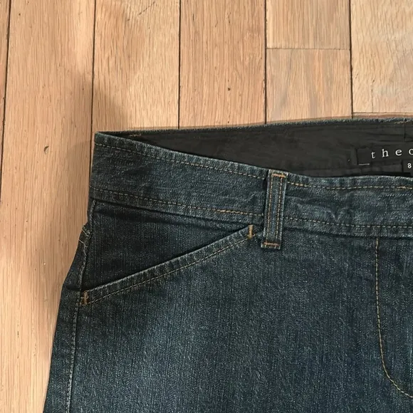 Theory Women’s Mid-High Waisted Dark Wash Jeans w/ No back pockets Size 8