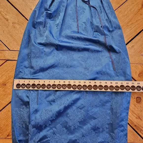 Vintage blue satin floral print dress. Dress has an Asian feel to it. Smoke free