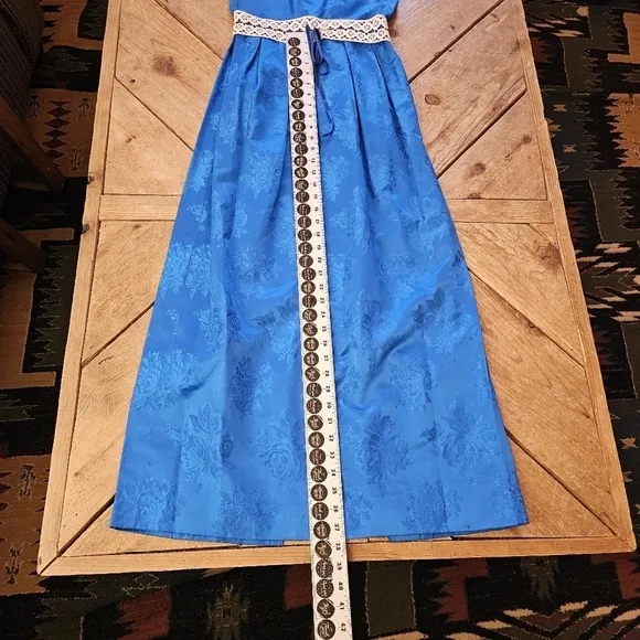 Vintage blue satin floral print dress. Dress has an Asian feel to it. Smoke free