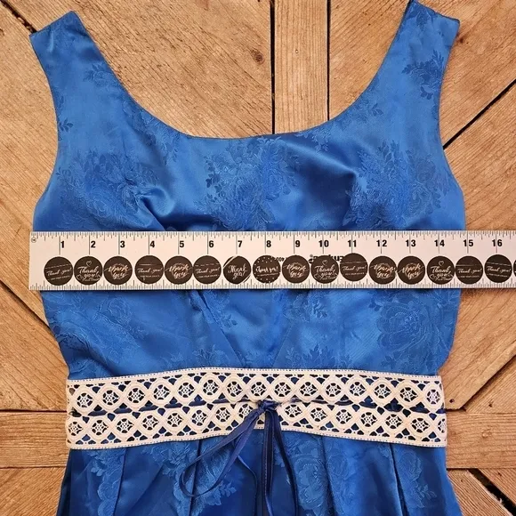 Vintage blue satin floral print dress. Dress has an Asian feel to it. Smoke free