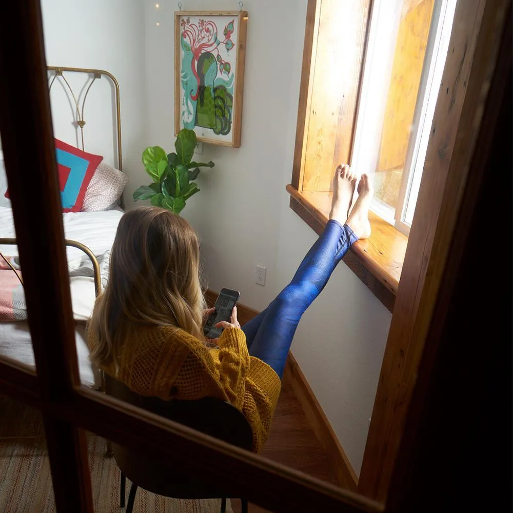 Wearable Art Leggings : Black Bird