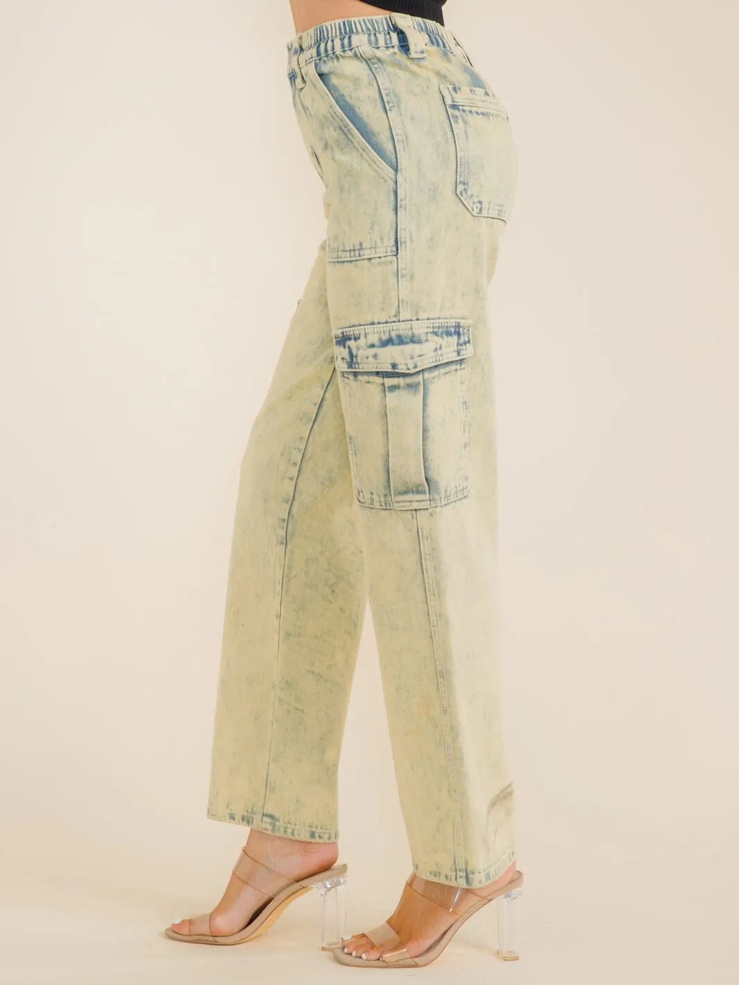 WOMEN'S BUTTON CLOSURE POCKETS WASHED WIDE LEG DENIM PANTS