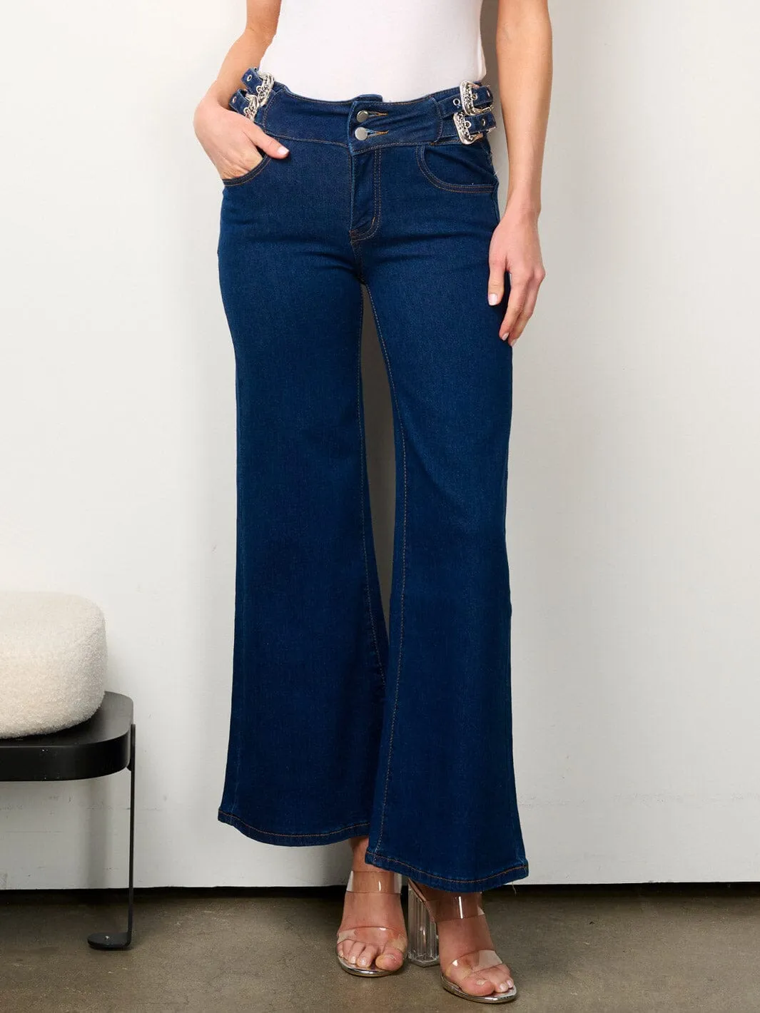 WOMEN'S BUTTON CLOSURE SIDE BELT DETAILED DENIM PANTS
