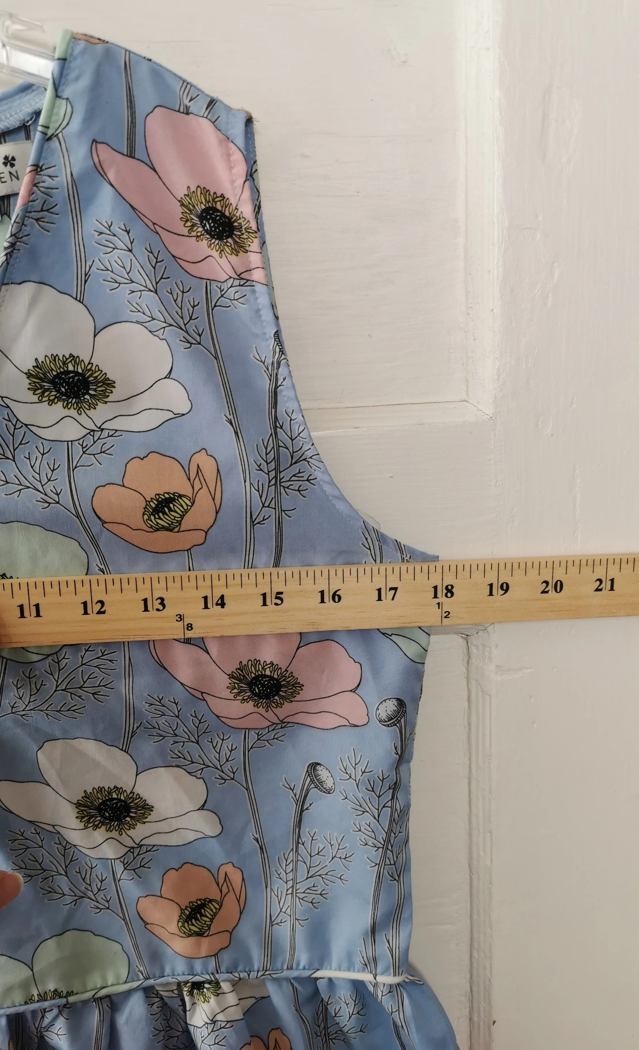 WOMENS SIZE SMALL - MOLLY BRACKEN, Floral Print, Peplum V-Neck Tank Top EUC B58