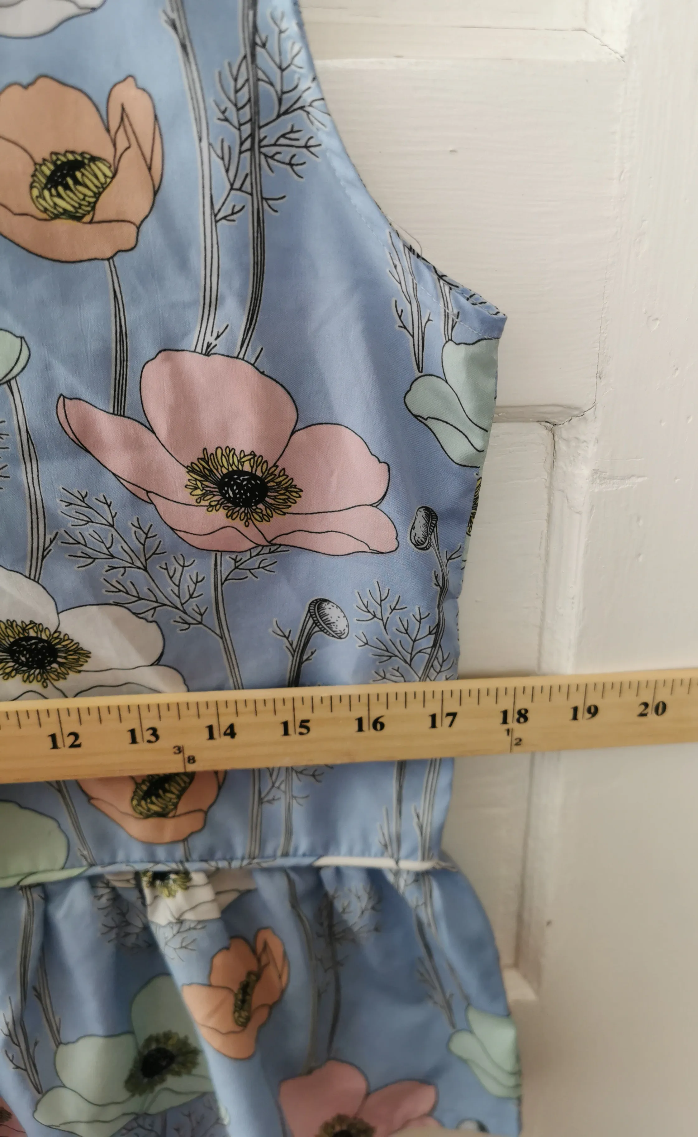 WOMENS SIZE SMALL - MOLLY BRACKEN, Floral Print, Peplum V-Neck Tank Top EUC B58